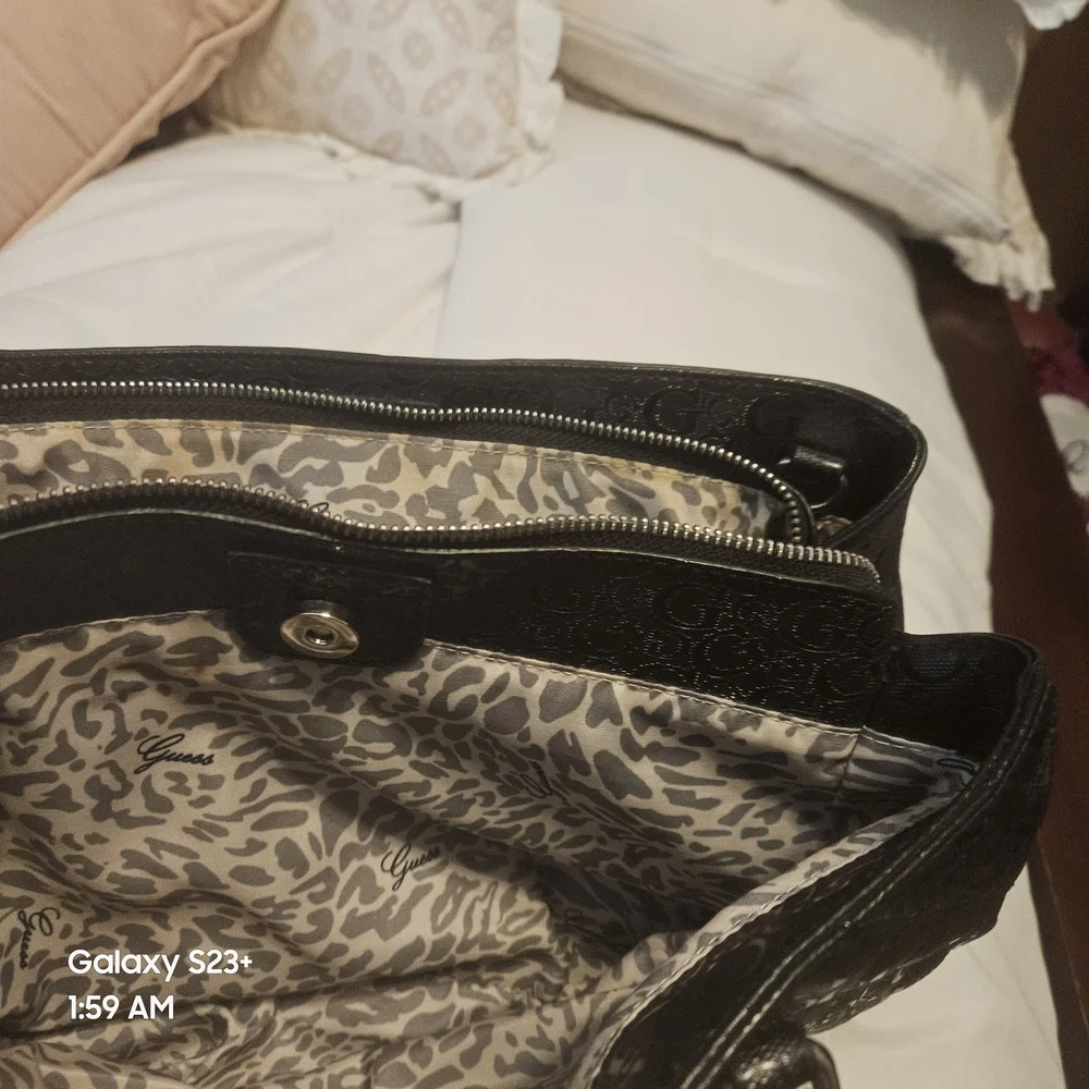 Guess Embossed Black Shoulder Bag, Pleather, Slightly Warn On One Handle. - Picture 4 of 8